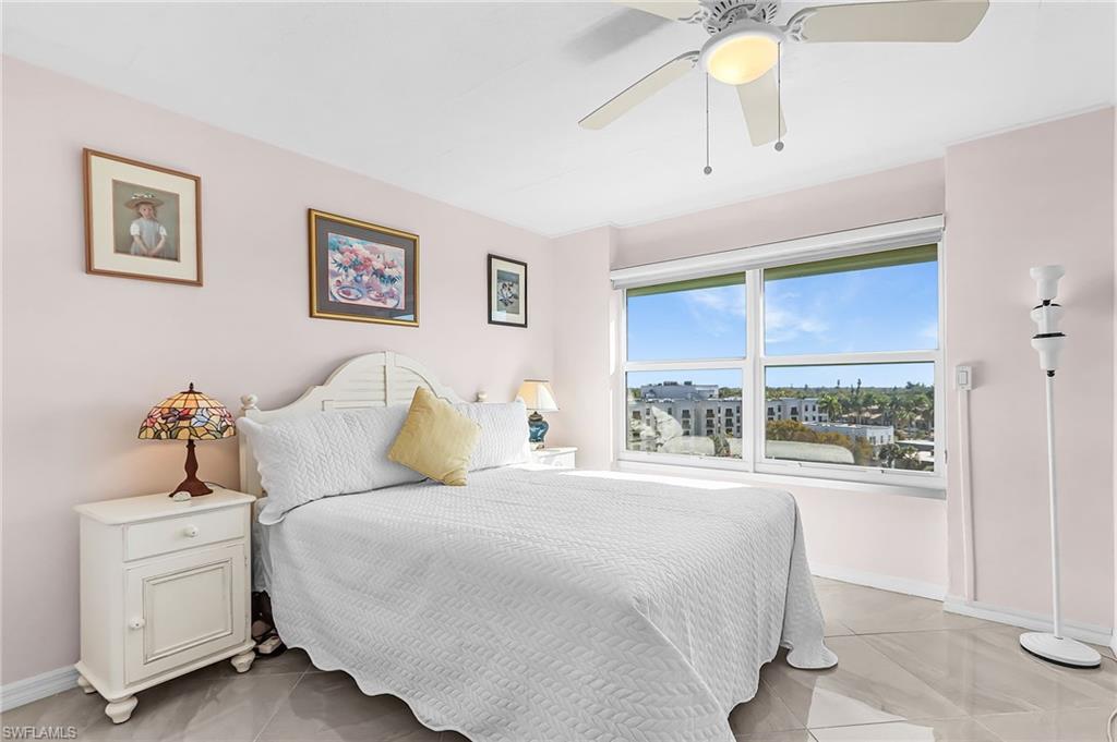 FIRST HARBOUR TOWER CONDO - Residential