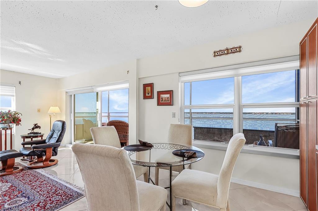 FIRST HARBOUR TOWER CONDO - Residential