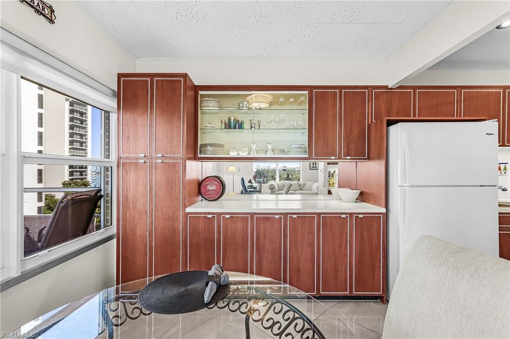 FIRST HARBOUR TOWER CONDO - Residential