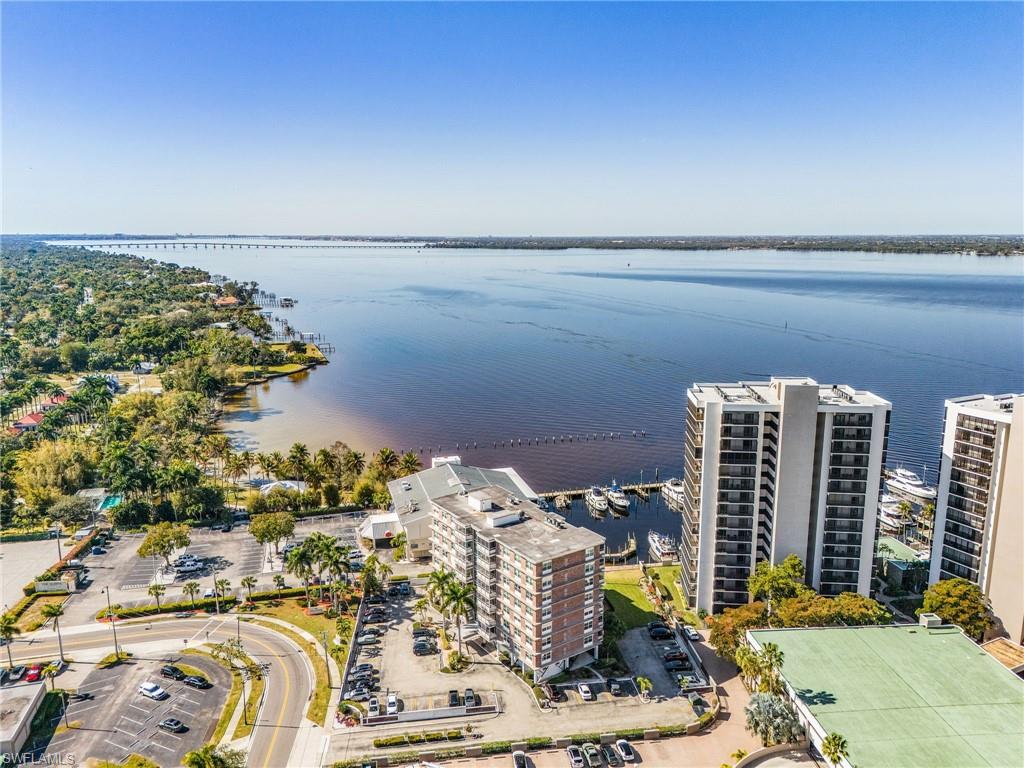 FIRST HARBOUR TOWER CONDO - Residential