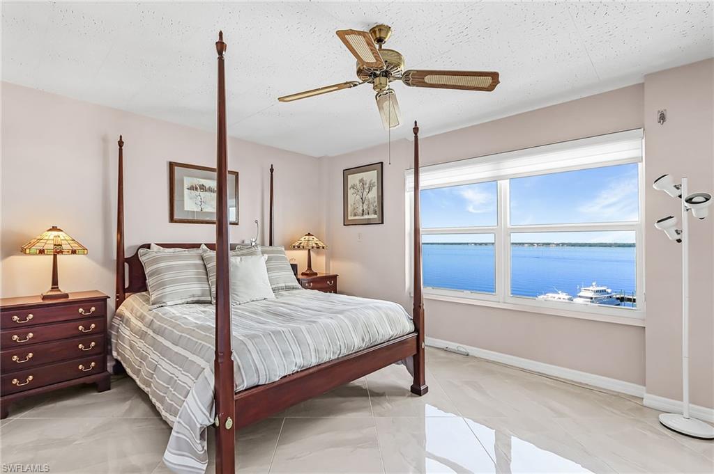 FIRST HARBOUR TOWER CONDO - Residential