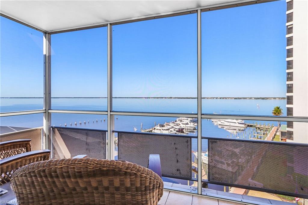 FIRST HARBOUR TOWER CONDO - Residential