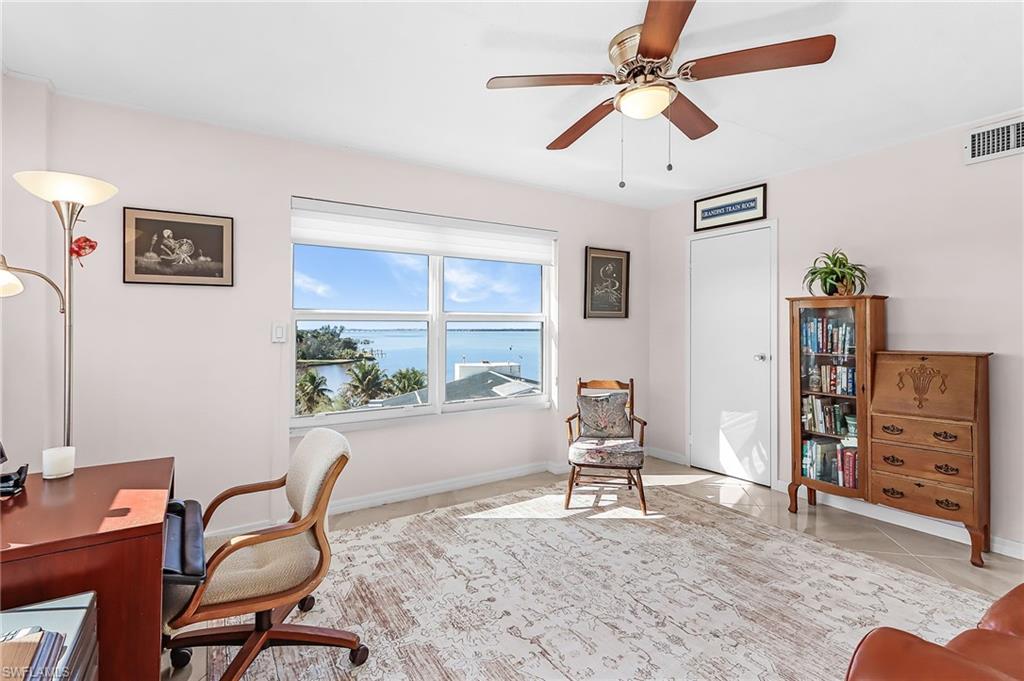 FIRST HARBOUR TOWER CONDO - Residential