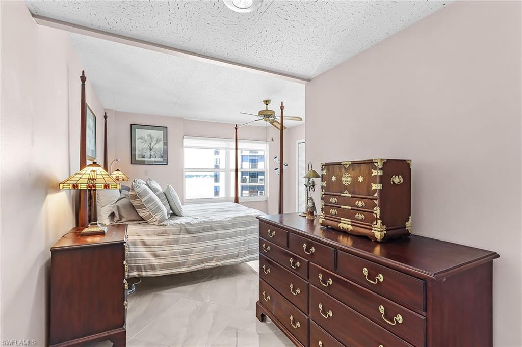 FIRST HARBOUR TOWER CONDO - Residential