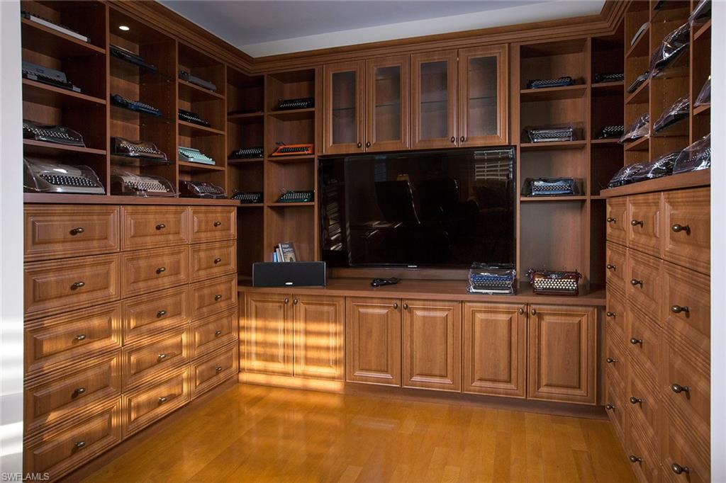 MARCO BEACH - Residential