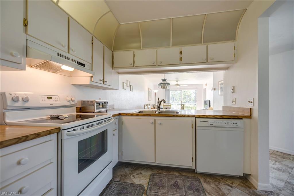 GREENWOOD VILLAGE AT KINGS LAKE - Residential