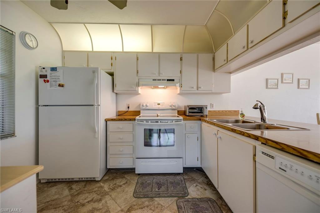 GREENWOOD VILLAGE AT KINGS LAKE - Residential