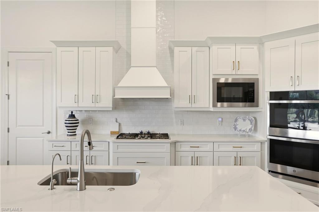 ESPLANADE LAKE CLUB - Residential