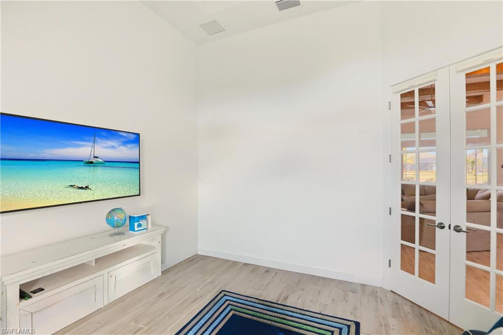 ESPLANADE LAKE CLUB - Residential