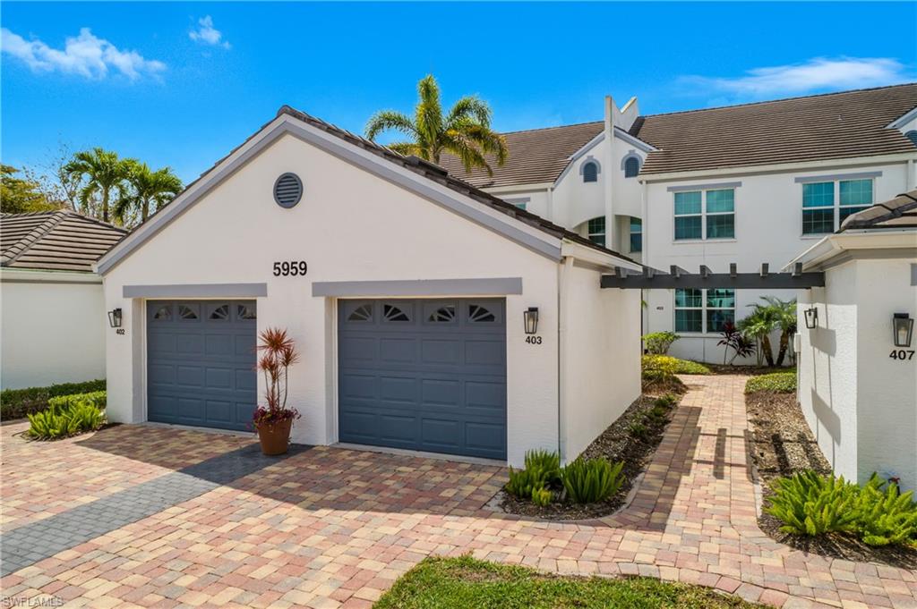 WEDGE WOOD AT THE STRAND - Residential