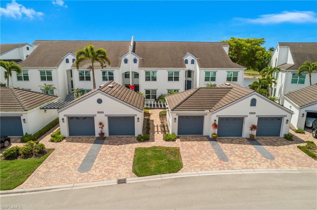 WEDGE WOOD AT THE STRAND - Residential