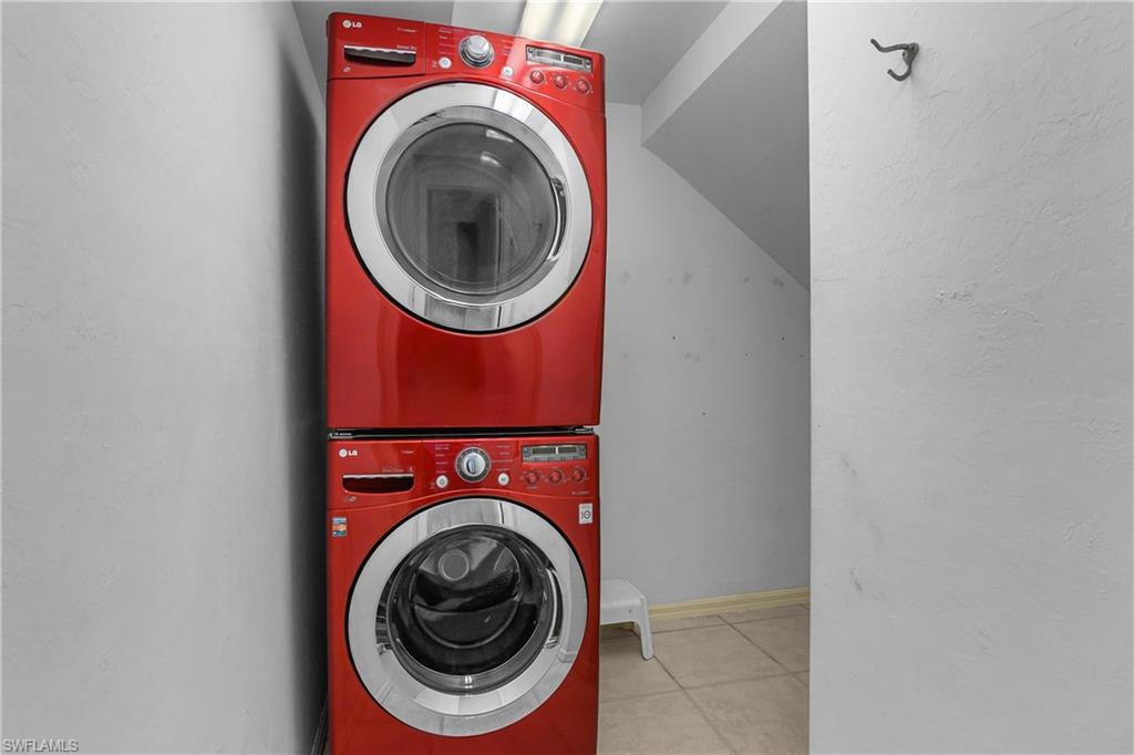 WEDGE WOOD AT THE STRAND - Residential