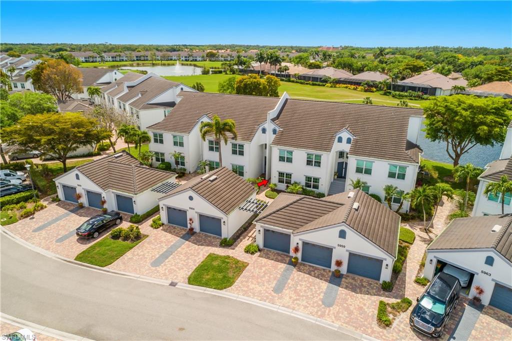 WEDGE WOOD AT THE STRAND - Residential