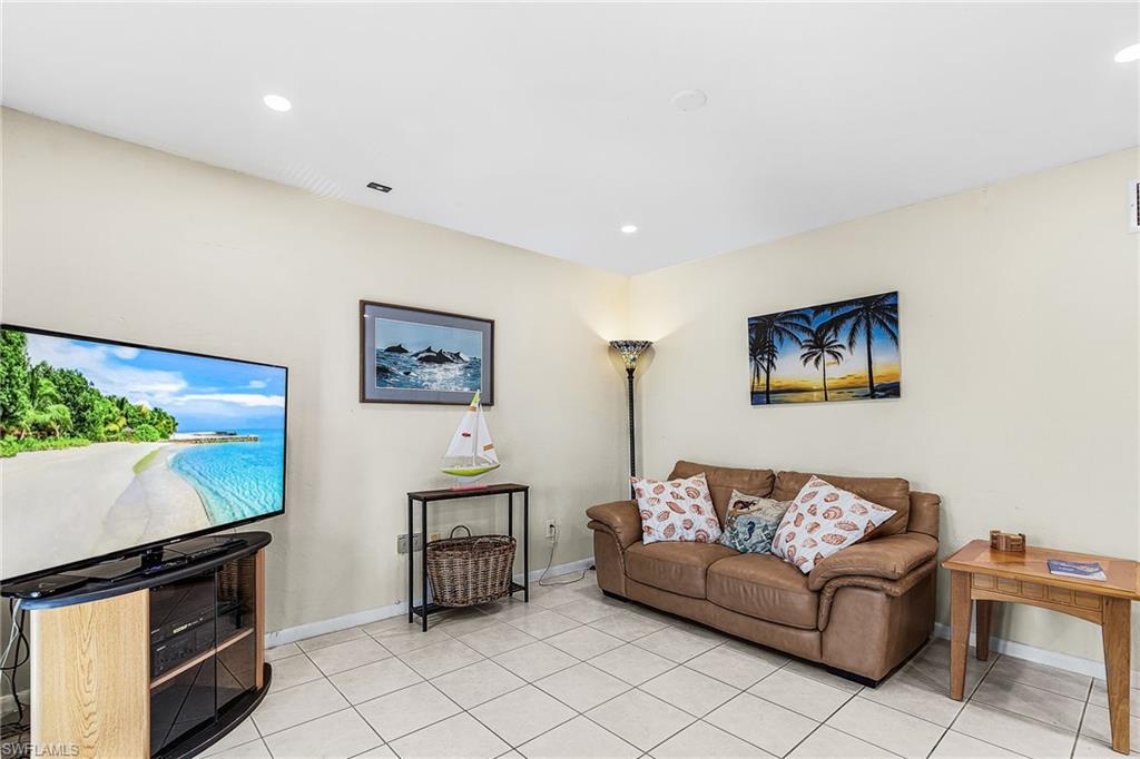 HOLIDAY HARBOR - Residential