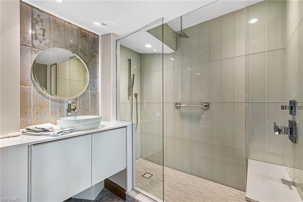 KINZIE ISLAND - Residential