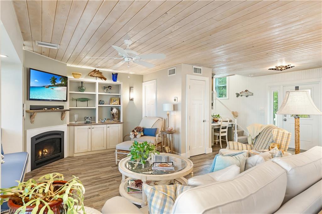 SUNSET CAPTIVA - Residential