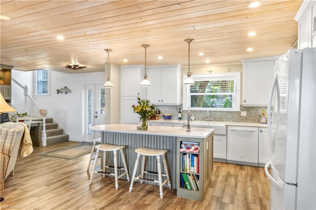 SUNSET CAPTIVA - Residential