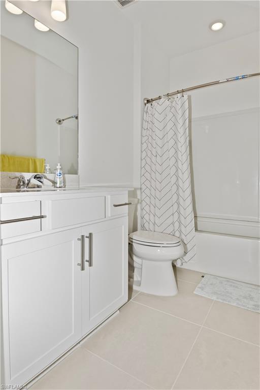 HAMPTON LAKES - Residential