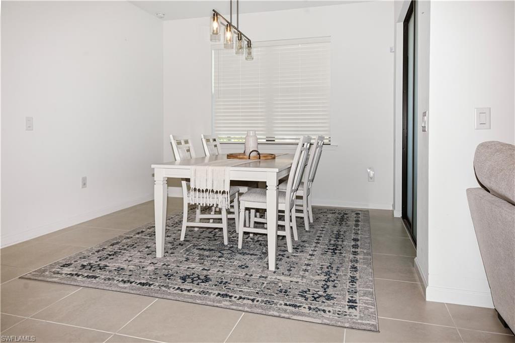 HAMPTON LAKES - Residential