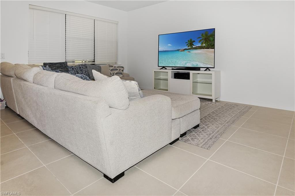 HAMPTON LAKES - Residential