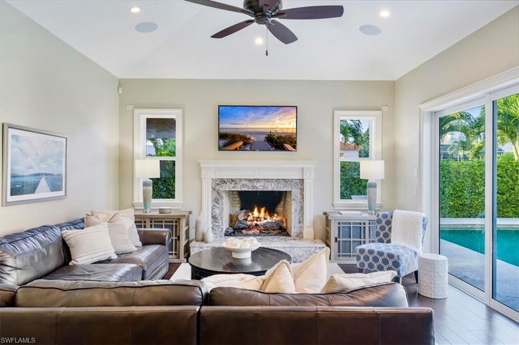 AQUALANE SHORES - Residential