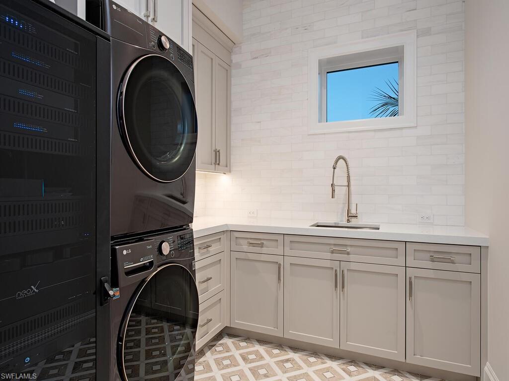 AQUALANE SHORES - Residential