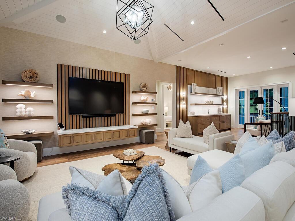 AQUALANE SHORES - Residential