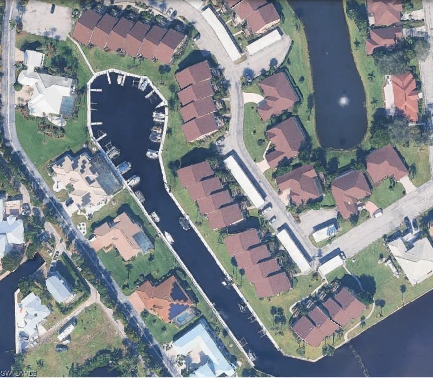 ADMIRALTY YACHT & RACQUET CLUB - Residential