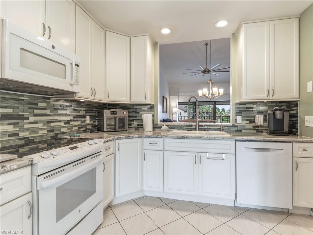 ADMIRALTY YACHT & RACQUET CLUB - Residential