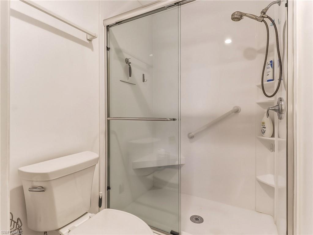 ADMIRALTY YACHT & RACQUET CLUB - Residential