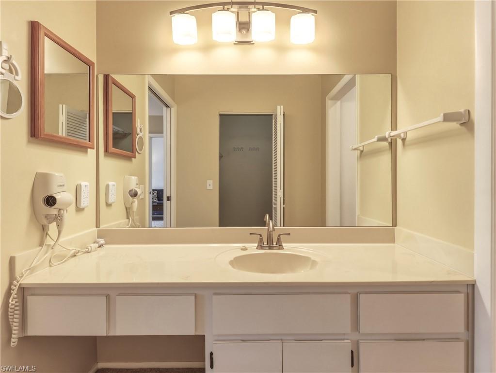 ADMIRALTY YACHT & RACQUET CLUB - Residential