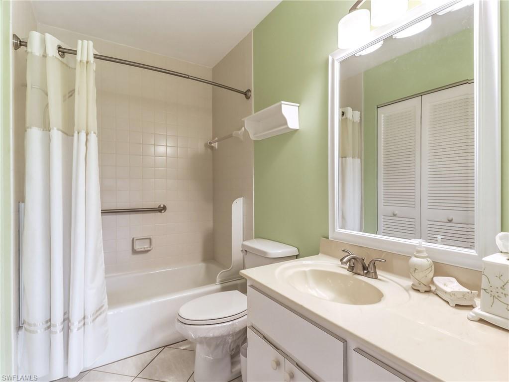 ADMIRALTY YACHT & RACQUET CLUB - Residential