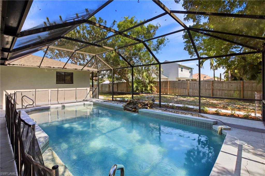 SAN CARLOS PARK - Residential