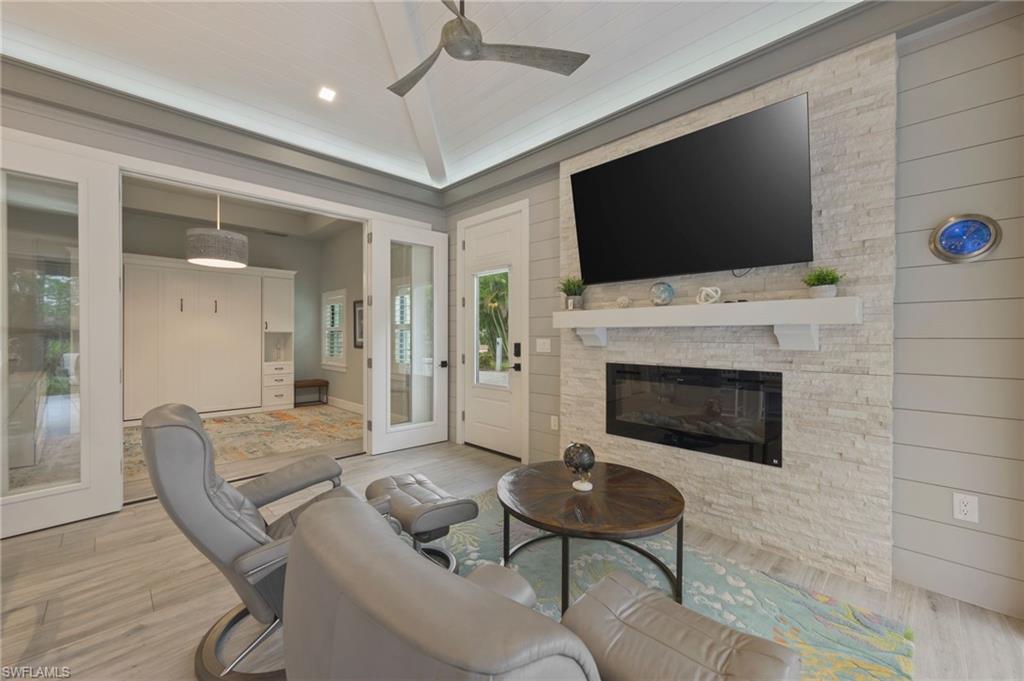 GOLDEN PALMS LUXURY MOTORCOACH RESORT - Land