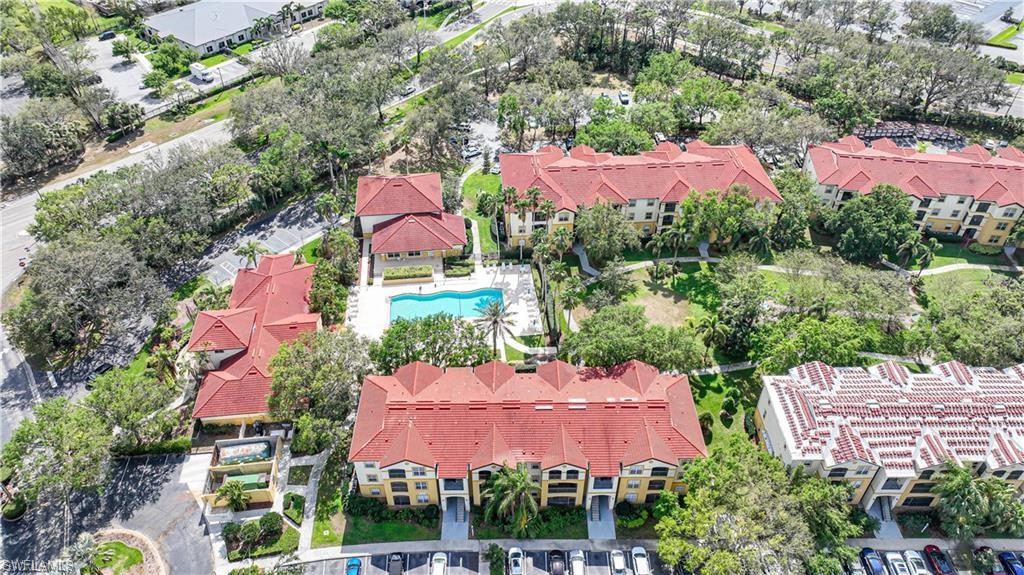 ROYAL GREENS - Residential