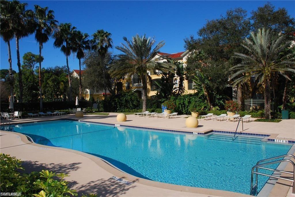 ROYAL GREENS - Residential