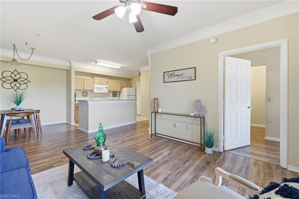 ROYAL GREENS - Residential