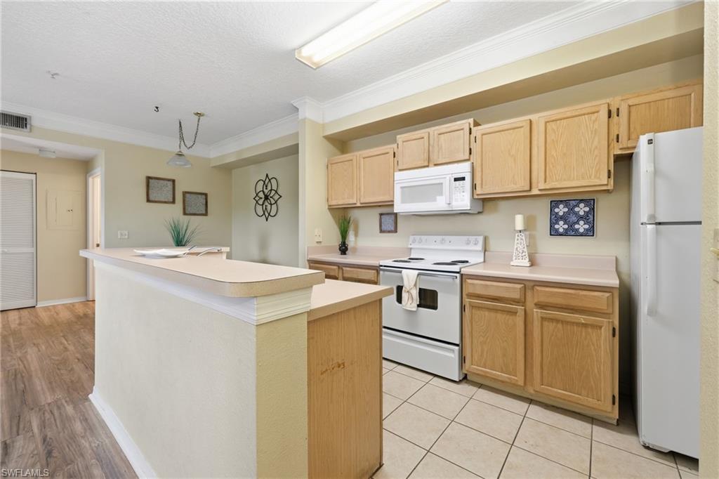 ROYAL GREENS - Residential