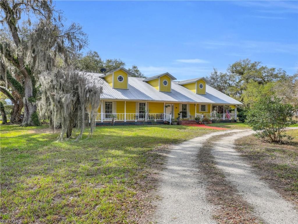 Photo of 1712 Frontier CIR, LABELLE, FL 33935 (MLS # 226011917)