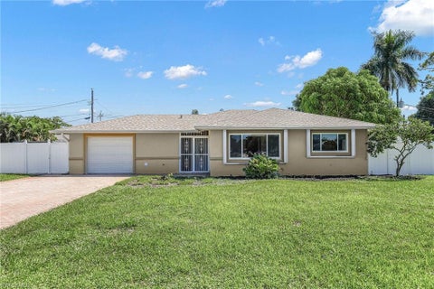 Photo of 4690 Capri DR, NAPLES, FL 34103 (MLS # 226037532)