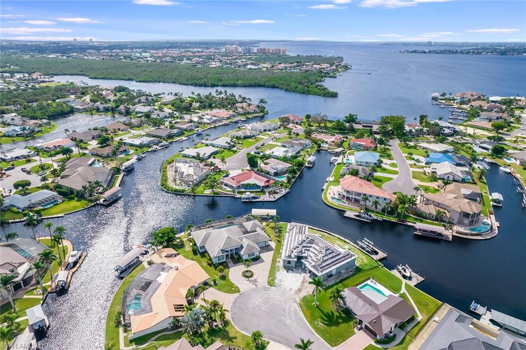 TOWN AND RIVER - Residential