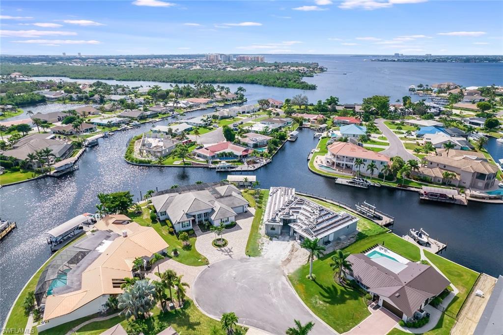 TOWN AND RIVER - Residential