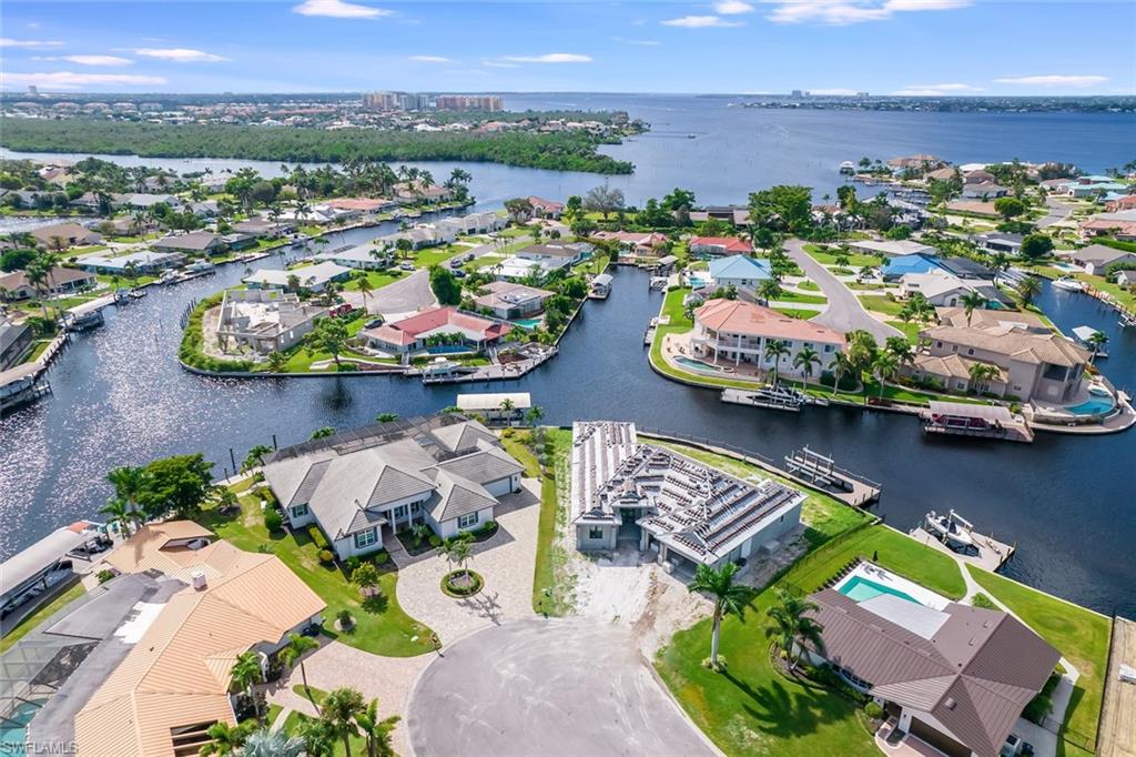 TOWN AND RIVER - Residential