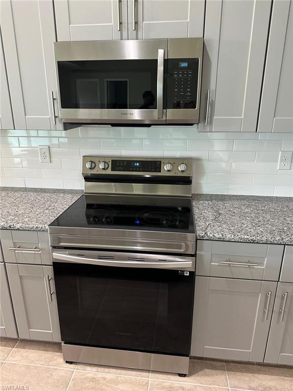 VILLAS OF LABELLE - Residential Lease