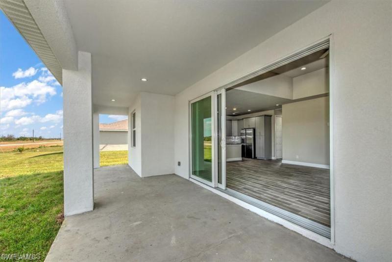 VILLAS OF LABELLE - Residential Lease