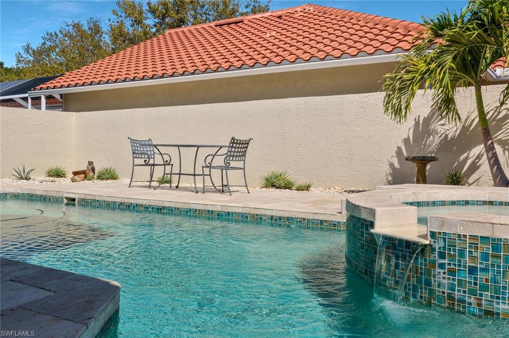 LONGSHORE LAKE - Residential