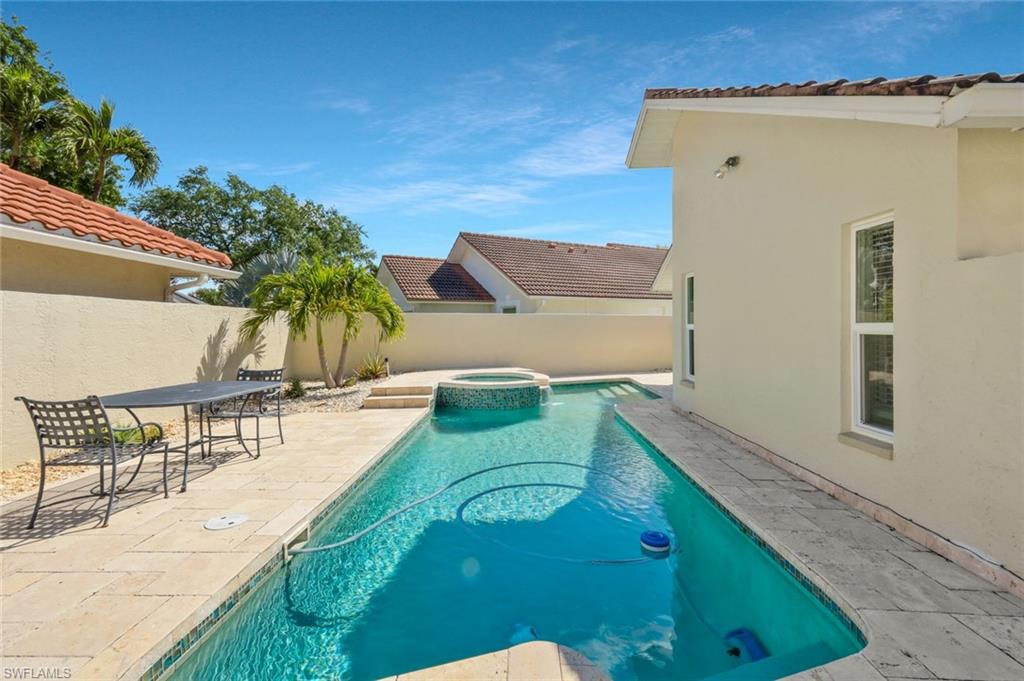 LONGSHORE LAKE - Residential