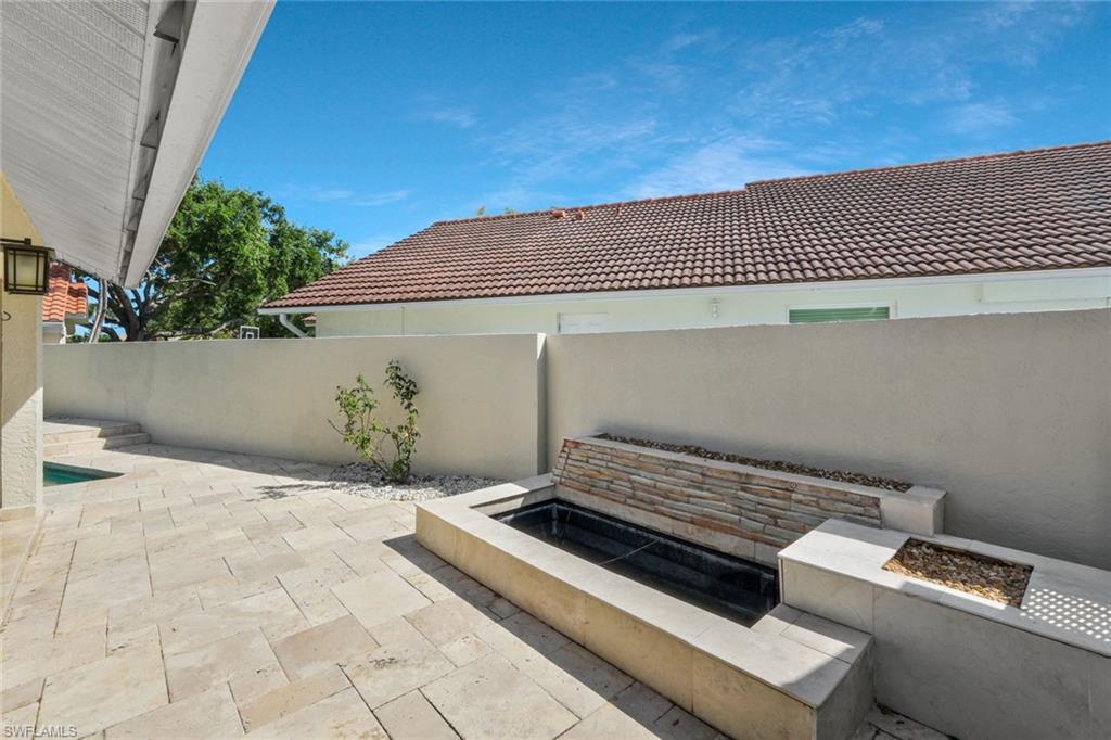 LONGSHORE LAKE - Residential