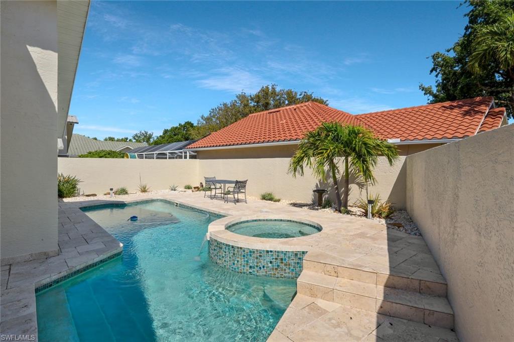 LONGSHORE LAKE - Residential