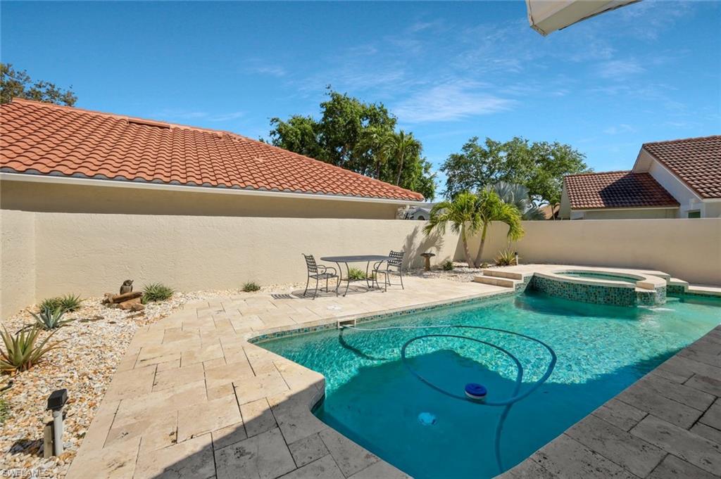 LONGSHORE LAKE - Residential